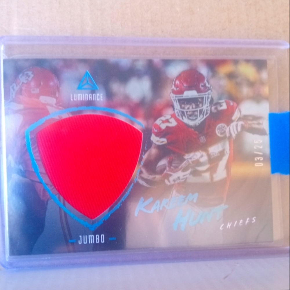 🏈🏆Kareem Hunt "Luminance Player-Worn Jumbo Patch - Red 03/25 Insert" Card🏆🏈